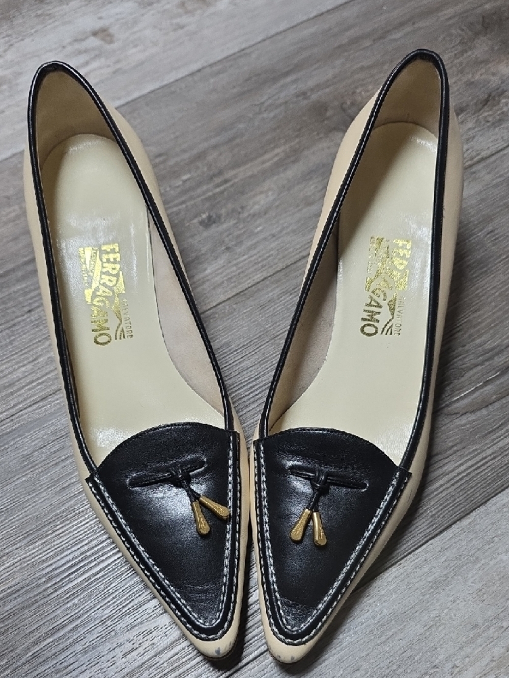 Salvatore Ferragamo | Vintage Two-tone Kittwn Heel Pointed Tassel Pumps Sz 10 - Picture 6 of 16